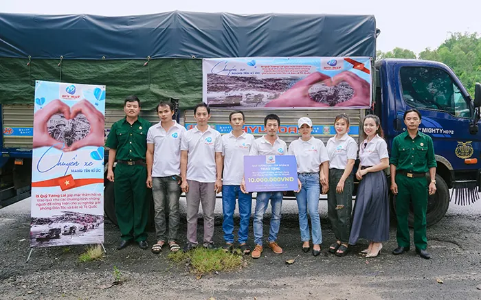 Hình ảnh giấy phép hoạt động và chứng nhận uy tín, thể hiện tính hợp pháp và đáng tin cậy của nền tảng game nổ hũ.