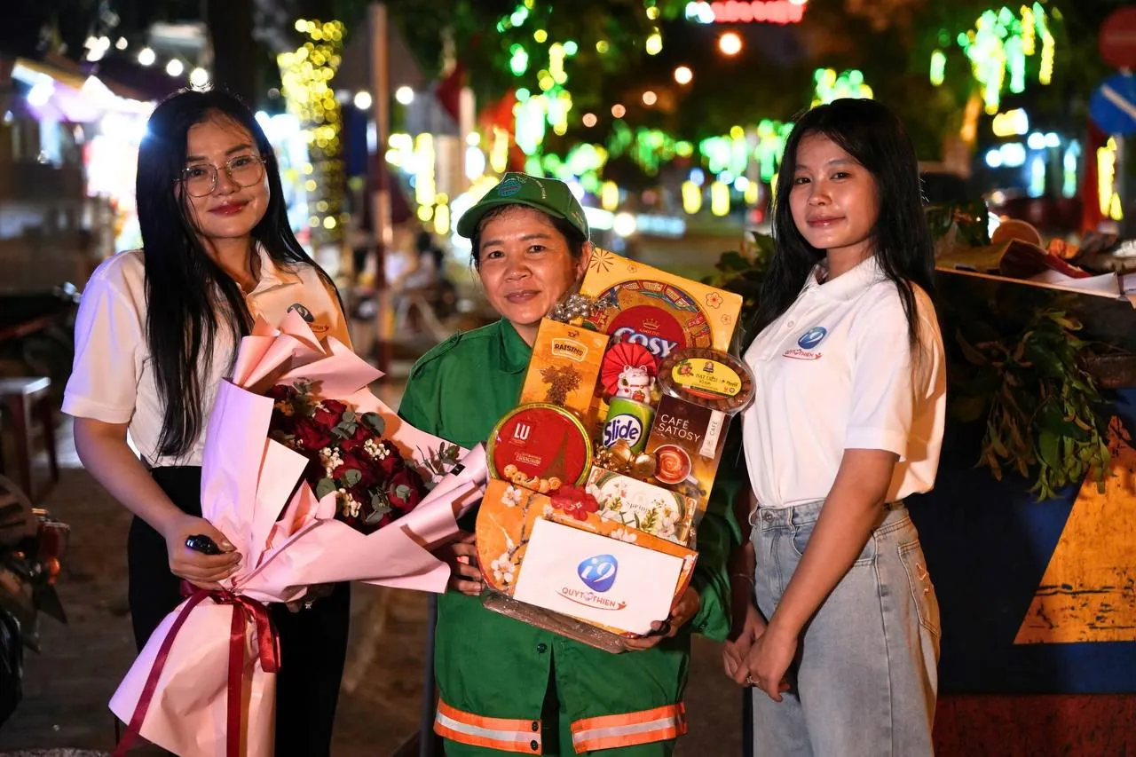 Hình ảnh minh họa tầm nhìn phát triển của nền tảng game nổ hũ uy tín, với các biểu đồ tăng trưởng và mục tiêu mở rộng thị trường, mang lại giá trị bền vững cho người chơi.