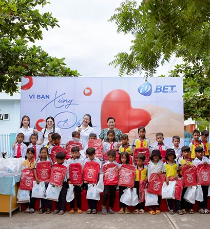 Biểu tượng chăm sóc khách hàng tận tâm, minh họa dịch vụ hỗ trợ 24/7 và giải quyết mọi thắc mắc của người chơi game nổ hũ uy tín.